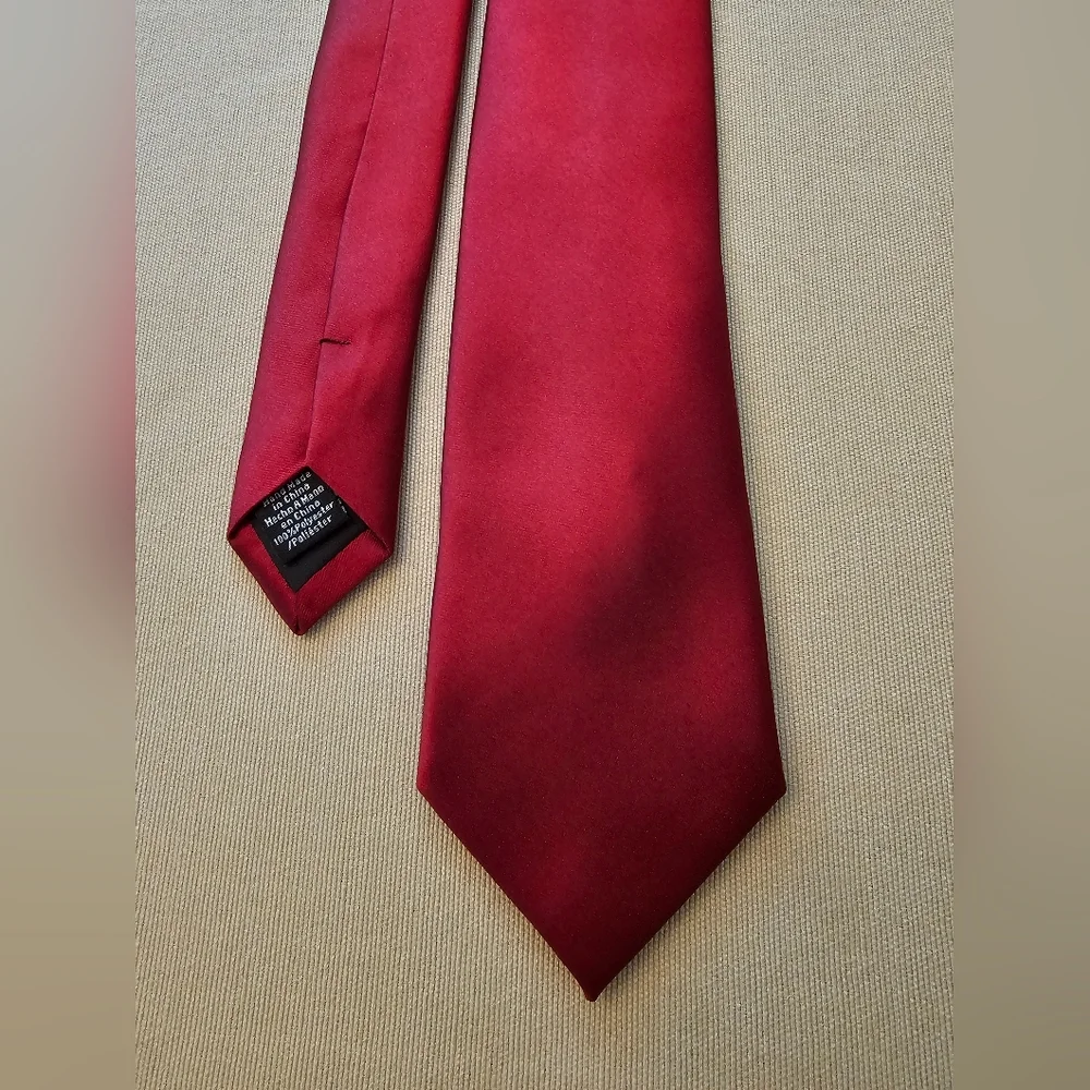 VGUC Boys Dockers Burgundy Tie